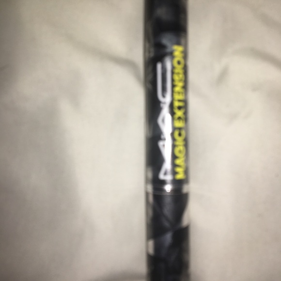 MAC mascara - Picture 2 of 3